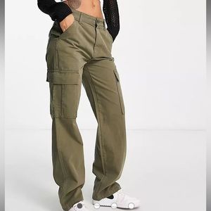 Stradivarius Straight Leg Cargo Pants in Khaki